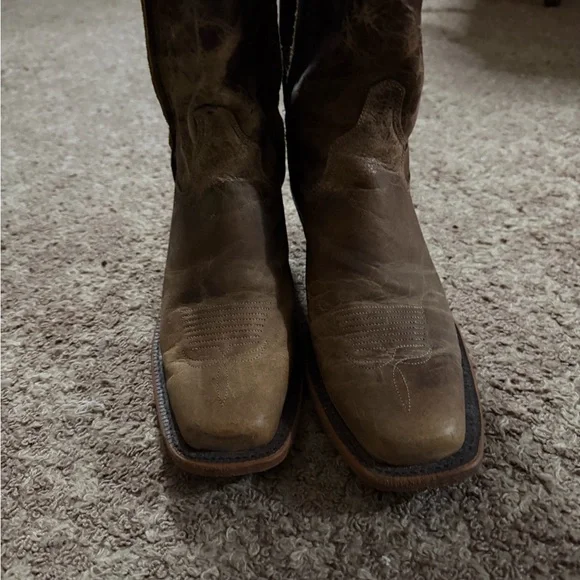 Justin Boots Distressed Brown Cowboy Boots - Picture 3 of 6